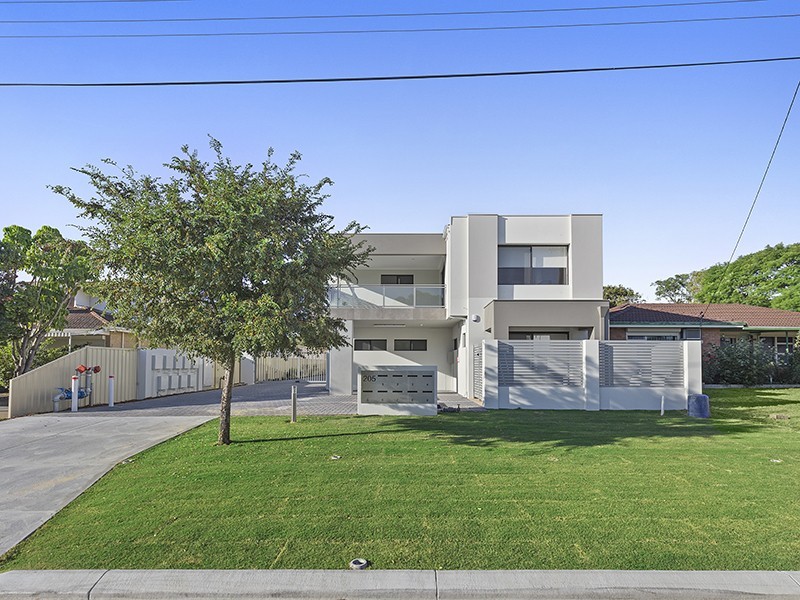 205 Fisher Street, Cloverdale WA 6105