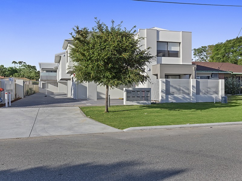 205 Fisher Street, Cloverdale WA 6105