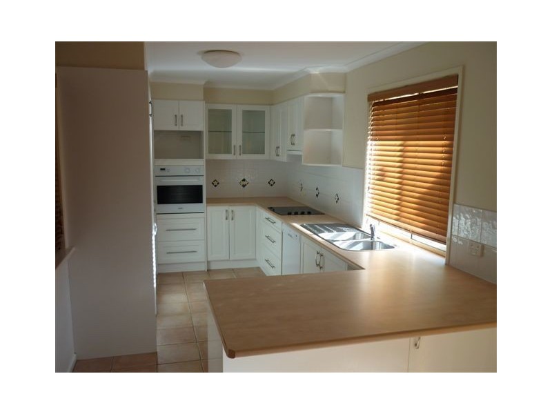 5-7 Loftus Place, Sandstone Point QLD 4511