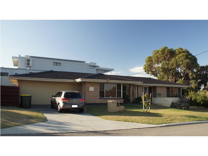 8 Spence Street, Trigg WA 6029