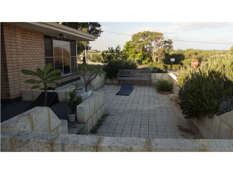 8 Spence Street, Trigg WA 6029