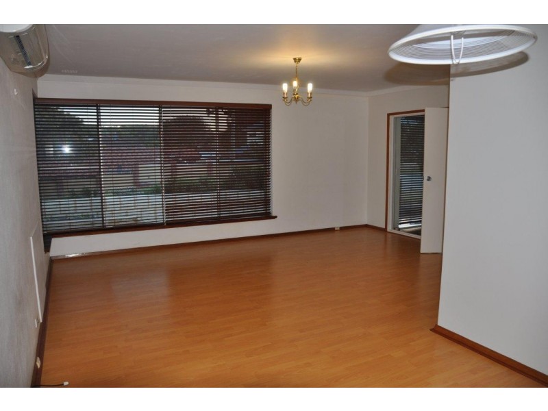 8 Spence Street, Trigg WA 6029