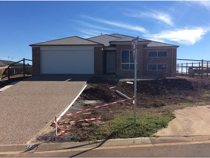 15 Wandsworth Street, Cranley QLD 4350