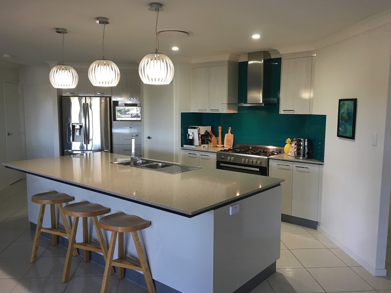 16 Kerrisdale Crescent, Beaconsfield QLD 4740