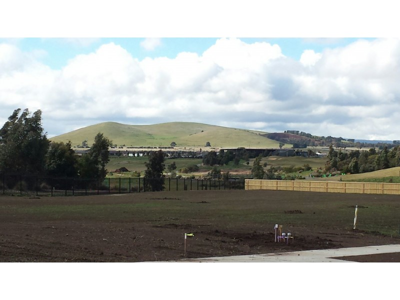 22 Cascade Drive Mandalay Resort Golf Estate, Beveridge VIC 3753