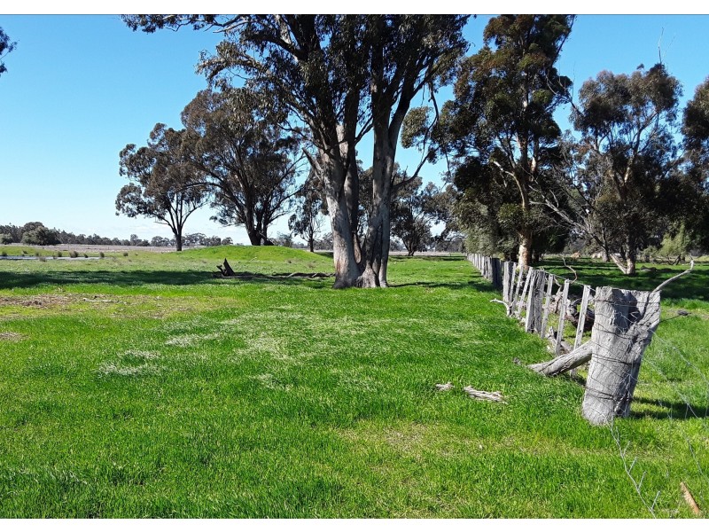 167 Holmes Rd, Mundoona VIC 3635