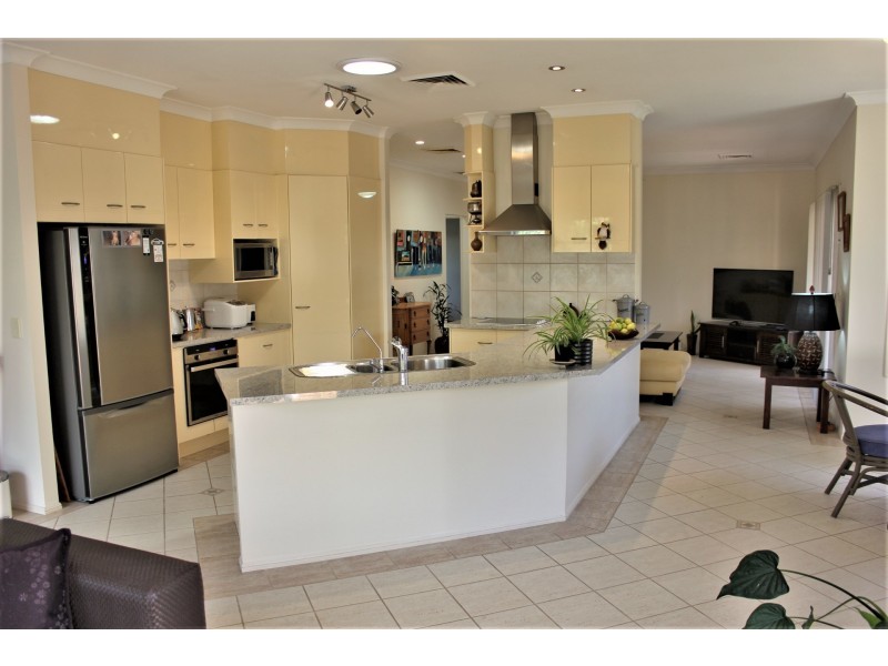 67 Collingwood Road, Birkdale QLD 4159