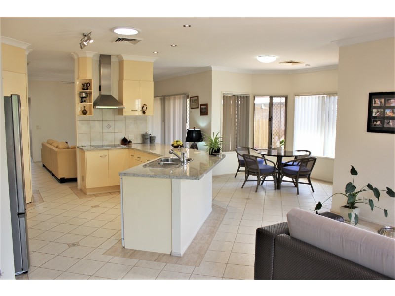 67 Collingwood Road, Birkdale QLD 4159