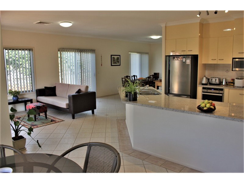 67 Collingwood Road, Birkdale QLD 4159