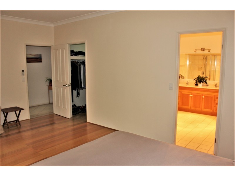 67 Collingwood Road, Birkdale QLD 4159