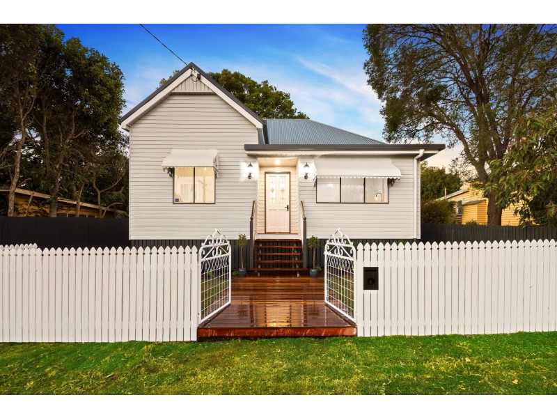 75 Geoffrey Street, Mount Lofty QLD 4350