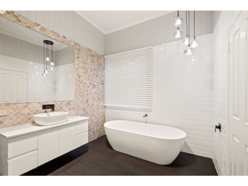 75 Geoffrey Street, Mount Lofty QLD 4350