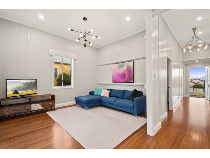 75 Geoffrey Street, Mount Lofty QLD 4350