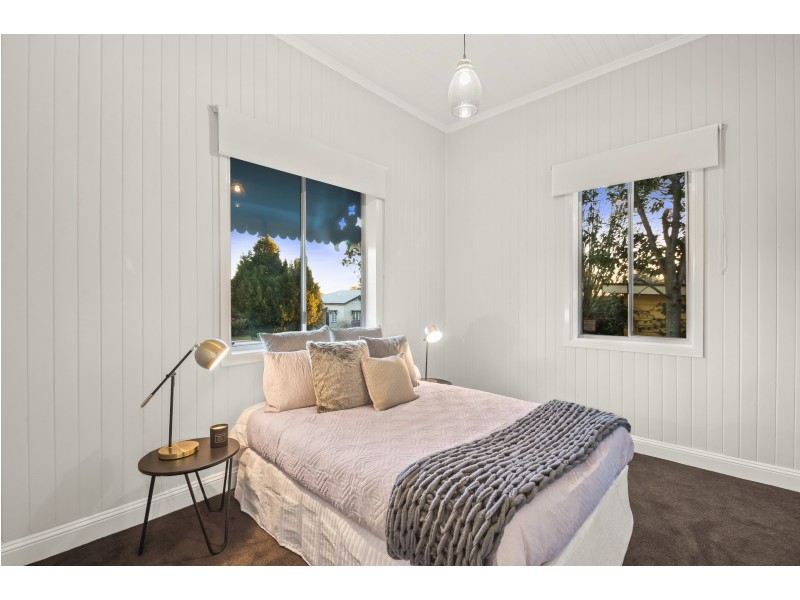 75 Geoffrey Street, Mount Lofty QLD 4350