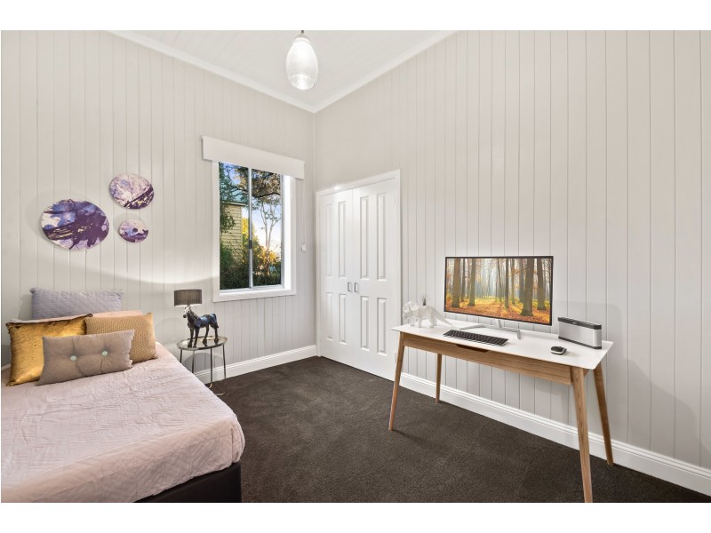 75 Geoffrey Street, Mount Lofty QLD 4350