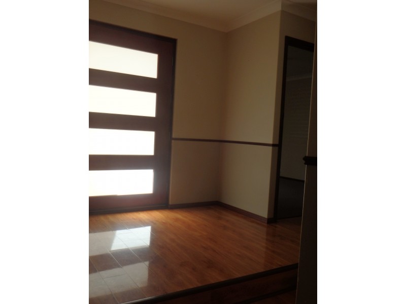 24 Neaves Road, Mariginiup WA 6078