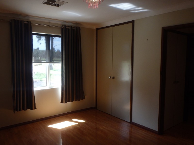 24 Neaves Road, Mariginiup WA 6078