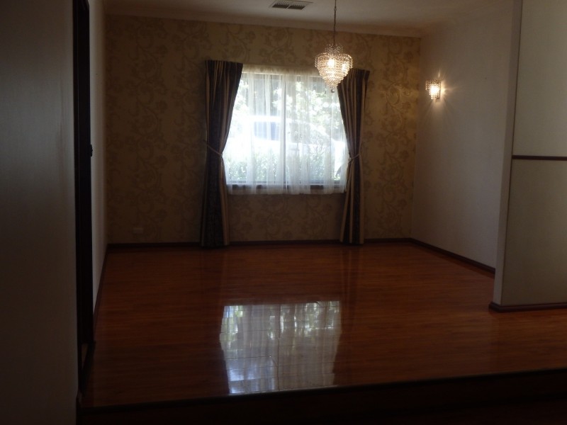 24 Neaves Road, Mariginiup WA 6078