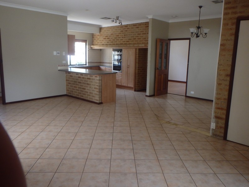 24 Neaves Road, Mariginiup WA 6078