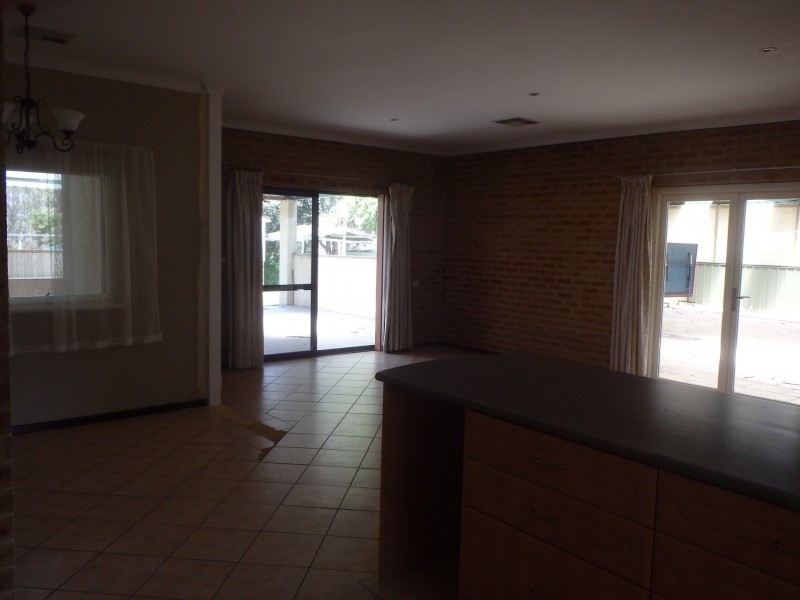 24 Neaves Road, Mariginiup WA 6078