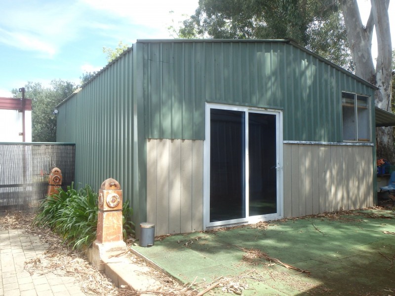 24 Neaves Road, Mariginiup WA 6078