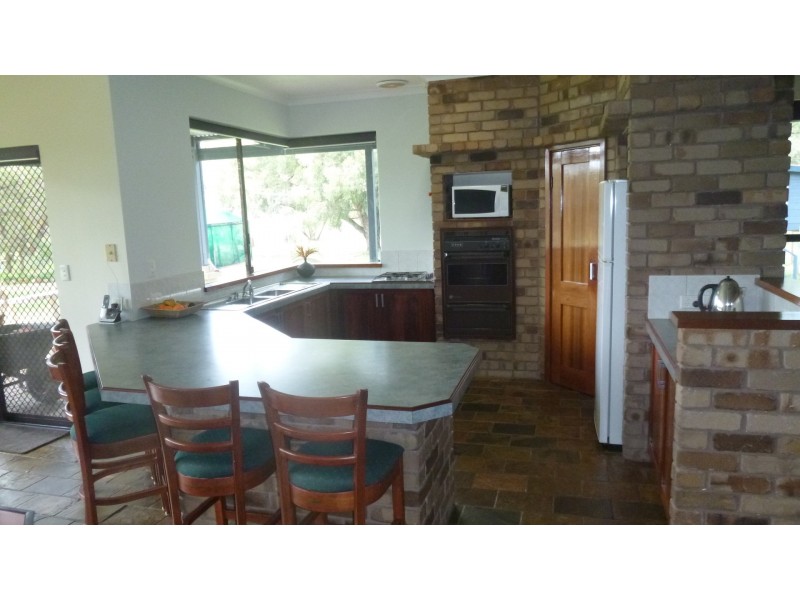 615 Rowley Road, Forrestdale WA 6112