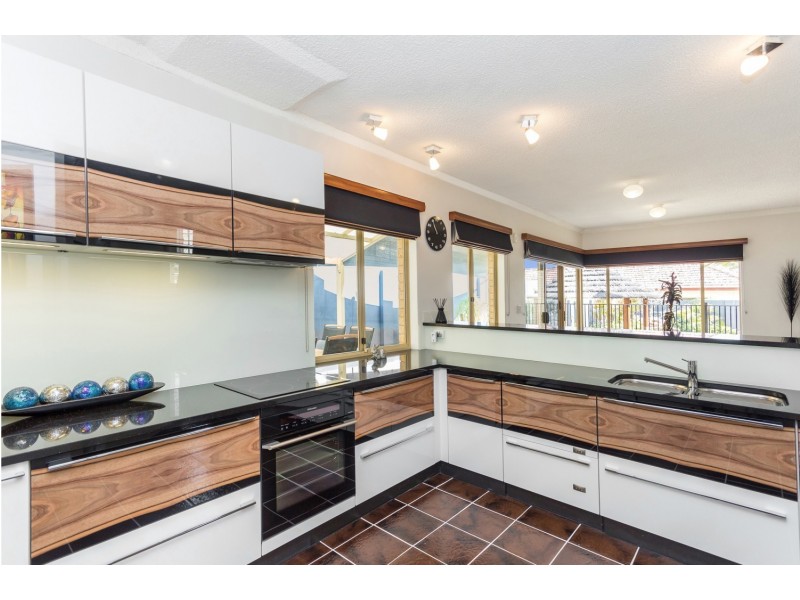 8A KILLILAN RD, Applecross WA 6153
