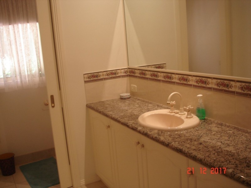 15 Walnut Grove, Bright VIC 3741