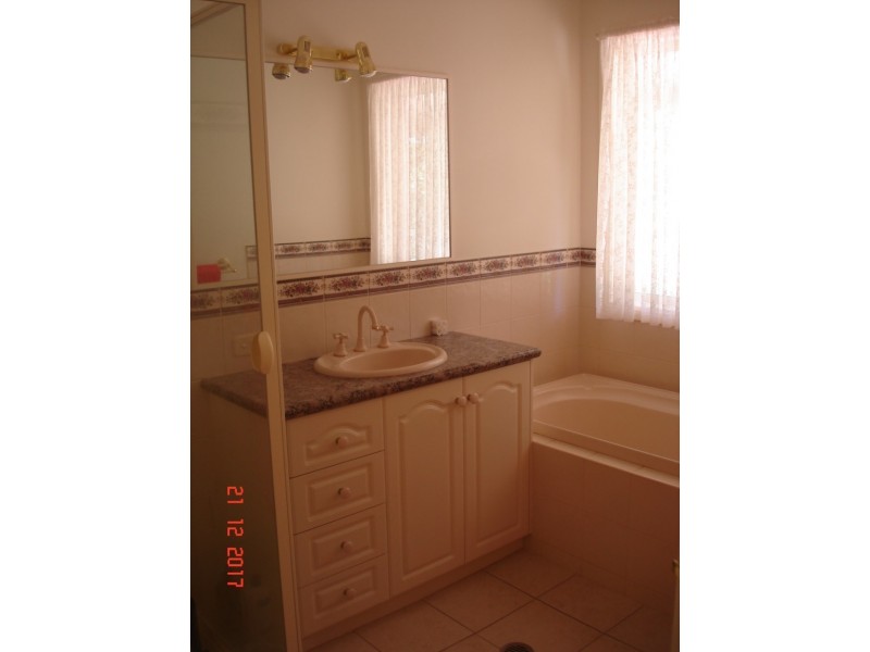 15 Walnut Grove, Bright VIC 3741