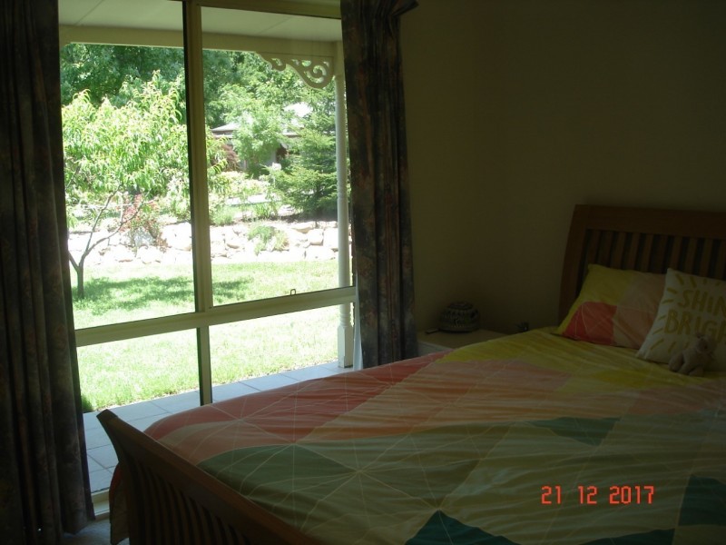 15 Walnut Grove, Bright VIC 3741