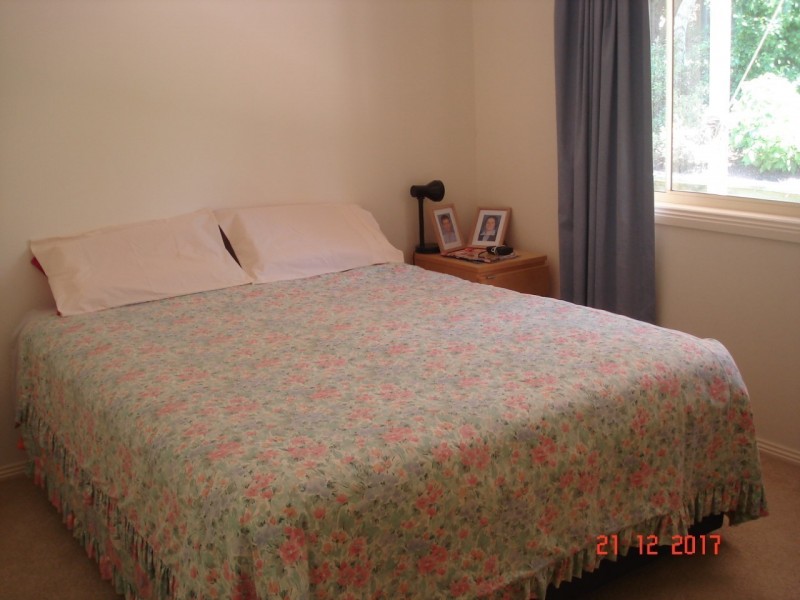 15 Walnut Grove, Bright VIC 3741