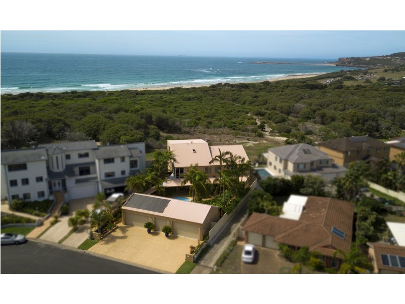 10A & 10B Driftwood Close, Caves Beach NSW 2281