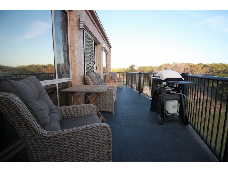 10A & 10B Driftwood Close, Caves Beach NSW 2281