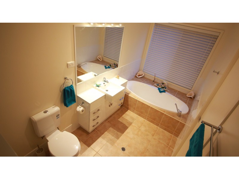 10A & 10B Driftwood Close, Caves Beach NSW 2281