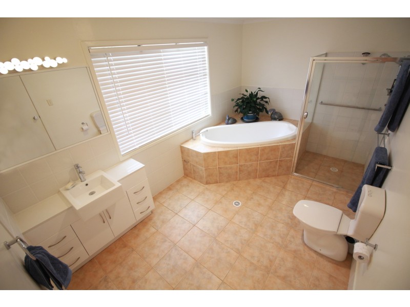 10A & 10B Driftwood Close, Caves Beach NSW 2281