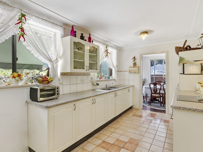 9 Arthur Dr, Wyong NSW 2259