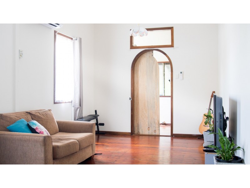 39 Saw Street, Machans Beach QLD 4878