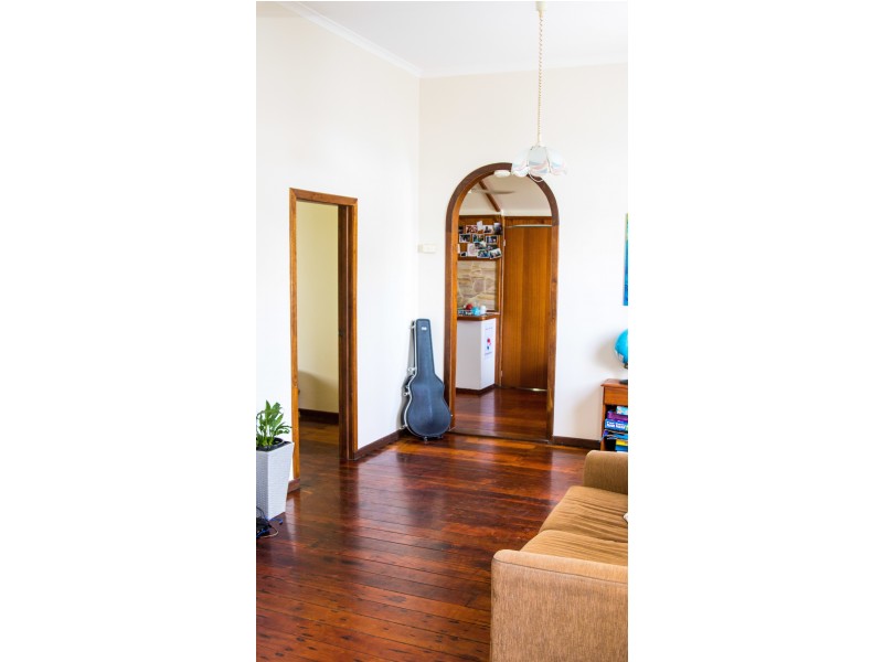 39 Saw Street, Machans Beach QLD 4878