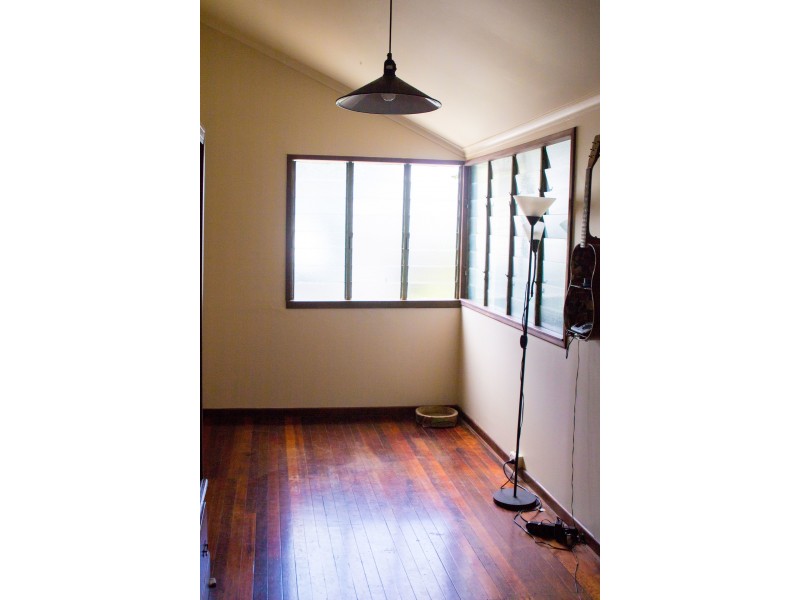 39 Saw Street, Machans Beach QLD 4878