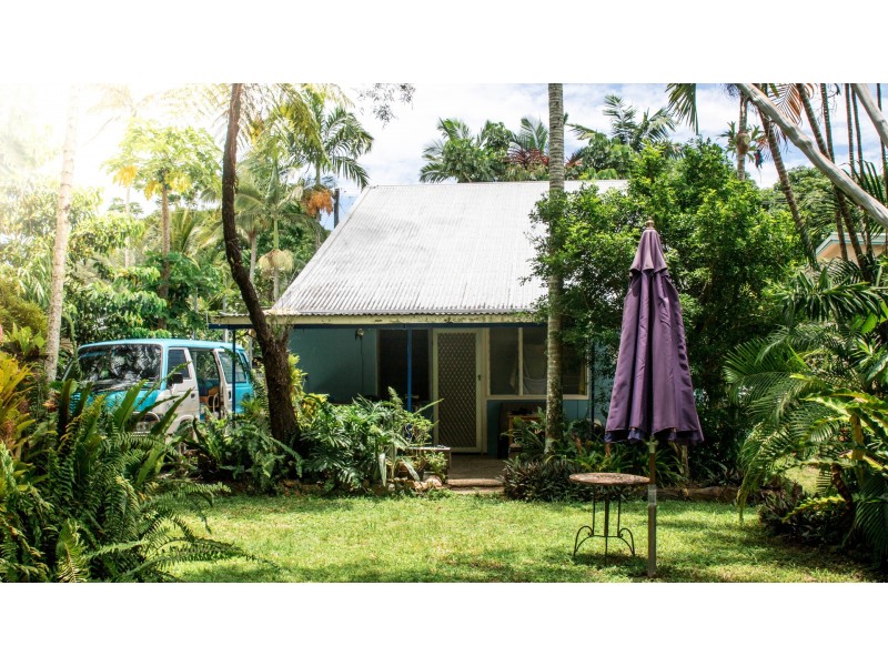 39 Saw Street, Machans Beach QLD 4878