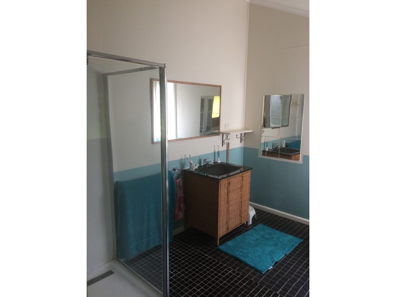 39 Saw Street, Machans Beach QLD 4878