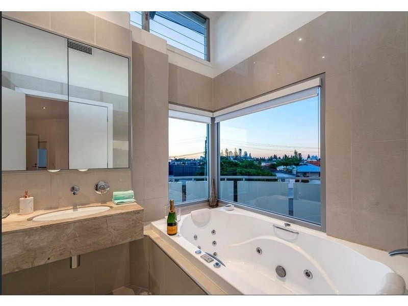 1/44 Tamborine Street, Mermaid Beach QLD 4218