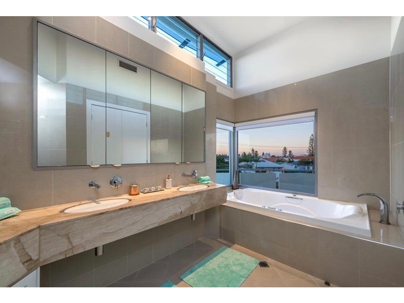 1/44 Tamborine Street, Mermaid Beach QLD 4218