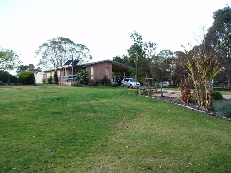 11 Gammons Rd, Wy Yung VIC 3875