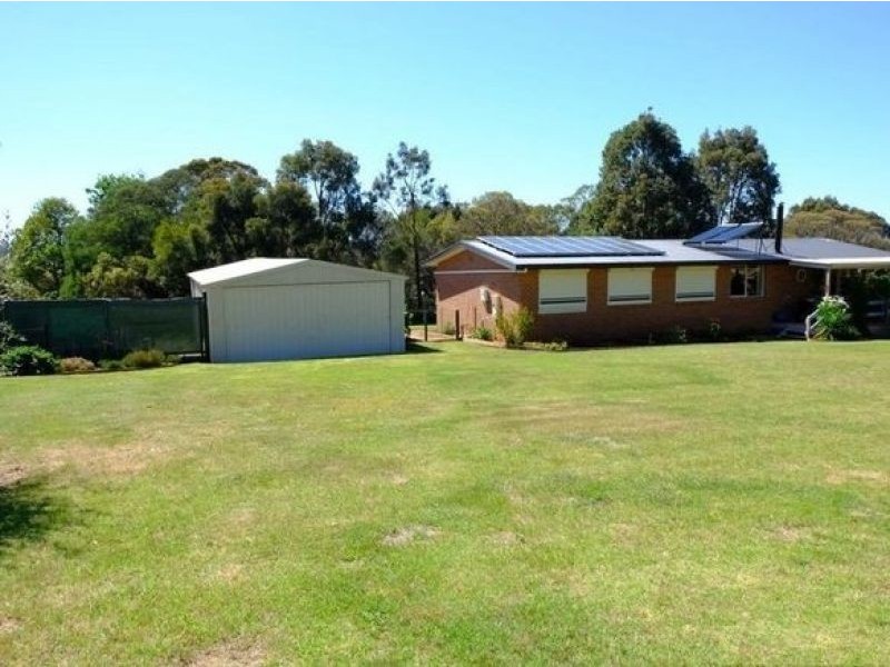 11 Gammons Rd, Wy Yung VIC 3875