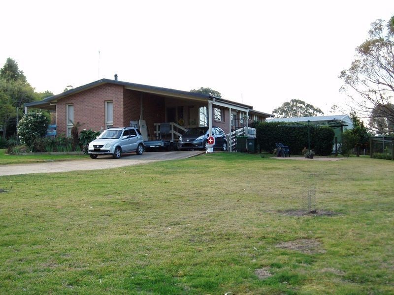 11 Gammons Rd, Wy Yung VIC 3875