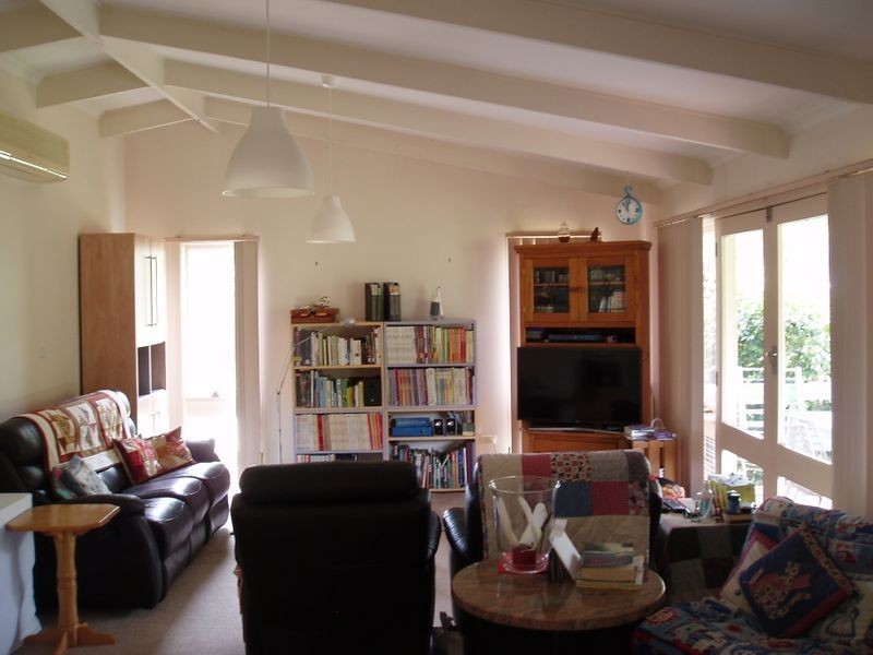 11 Gammons Rd, Wy Yung VIC 3875