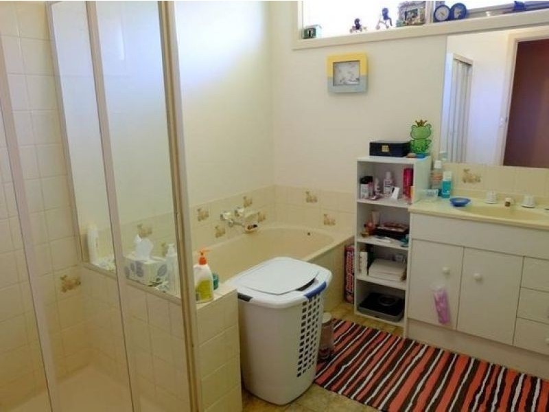 11 Gammons Rd, Wy Yung VIC 3875