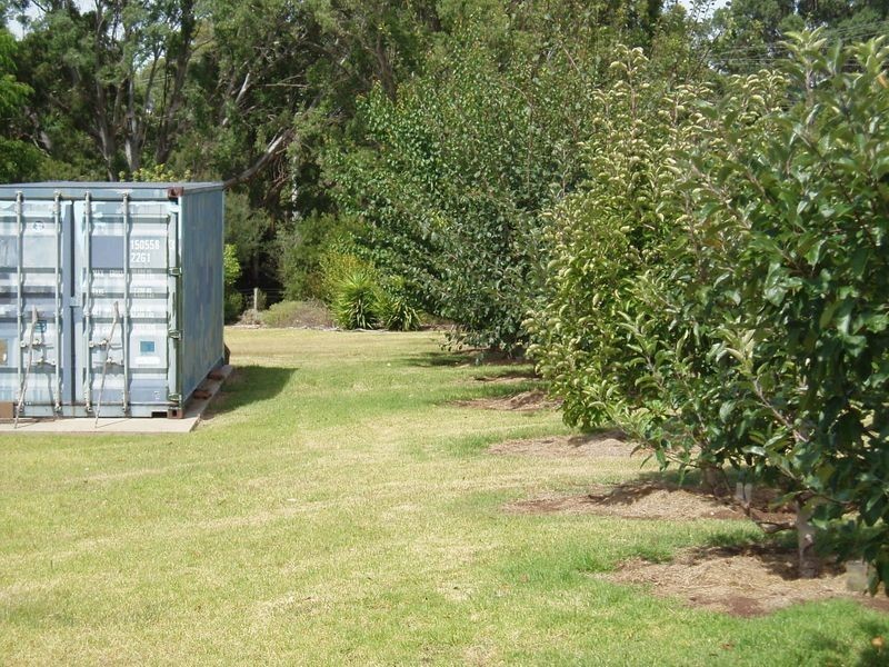 11 Gammons Rd, Wy Yung VIC 3875