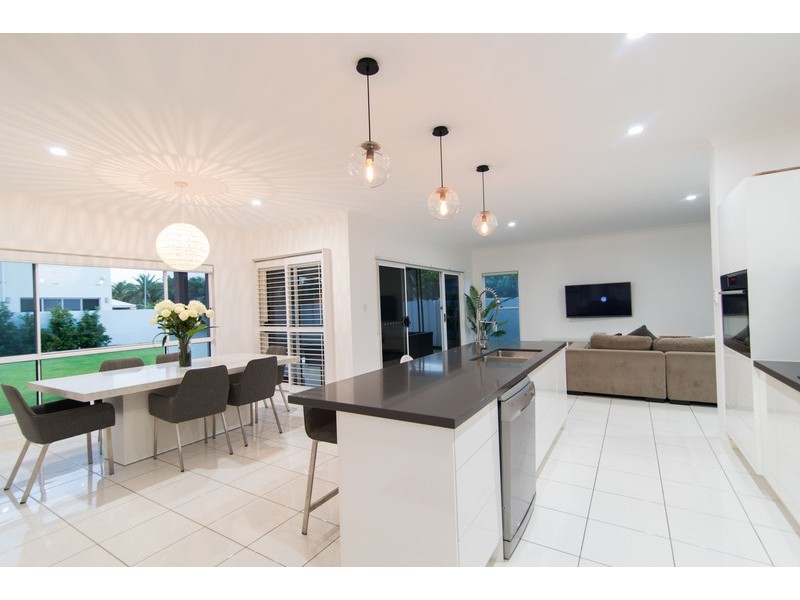 Hope Island QLD 4212